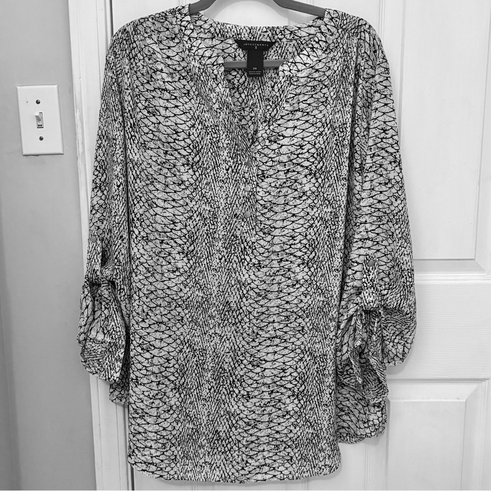 Investments Women’s Tunic Style Top with Gold Button Details